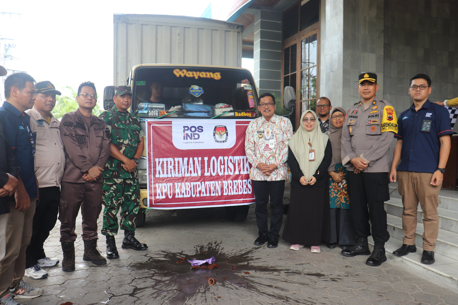 Lepas Distribusi Logistik Pilkada, Ini Pesan Pj Bupati Brebes