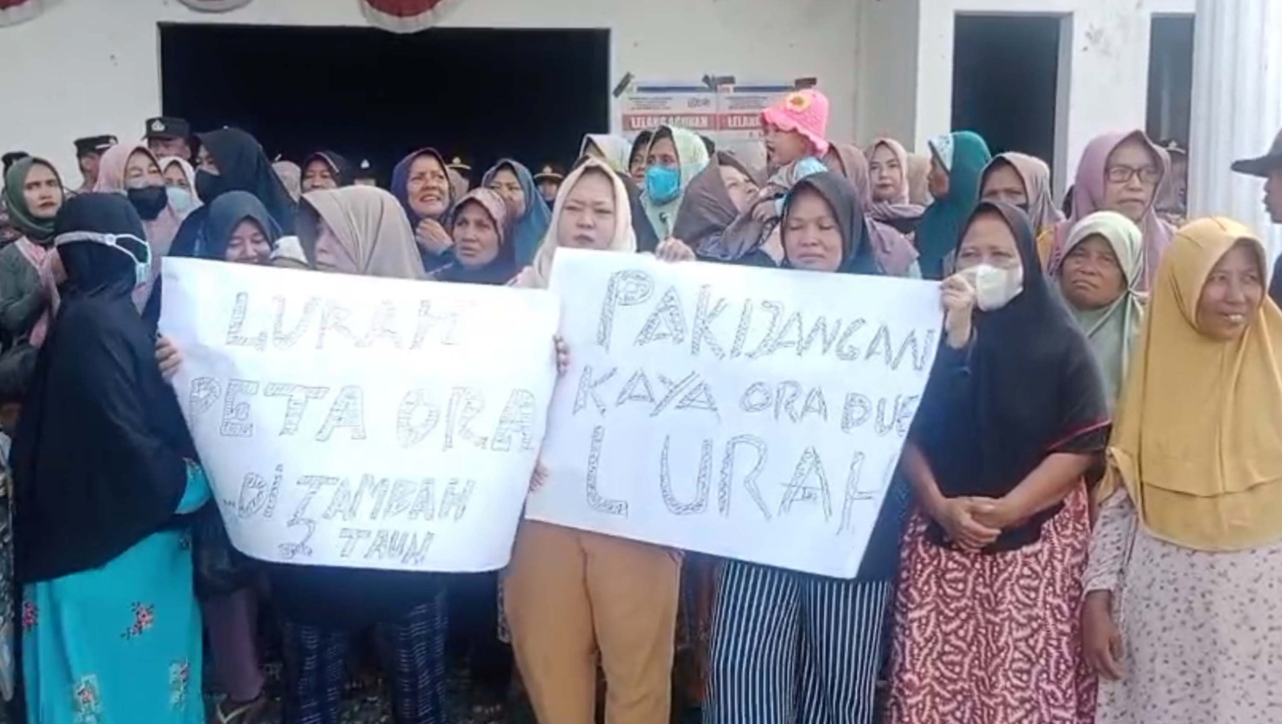 Warga Tuntut Kades Pakijangan Mundur Diduga Selewengkan Dana Desa